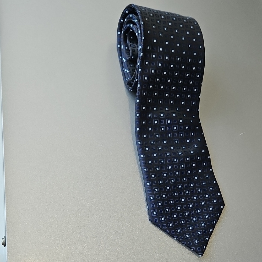 Gucci Dark Blue Silk Geometric Tie Hand Made In Italy NWOT